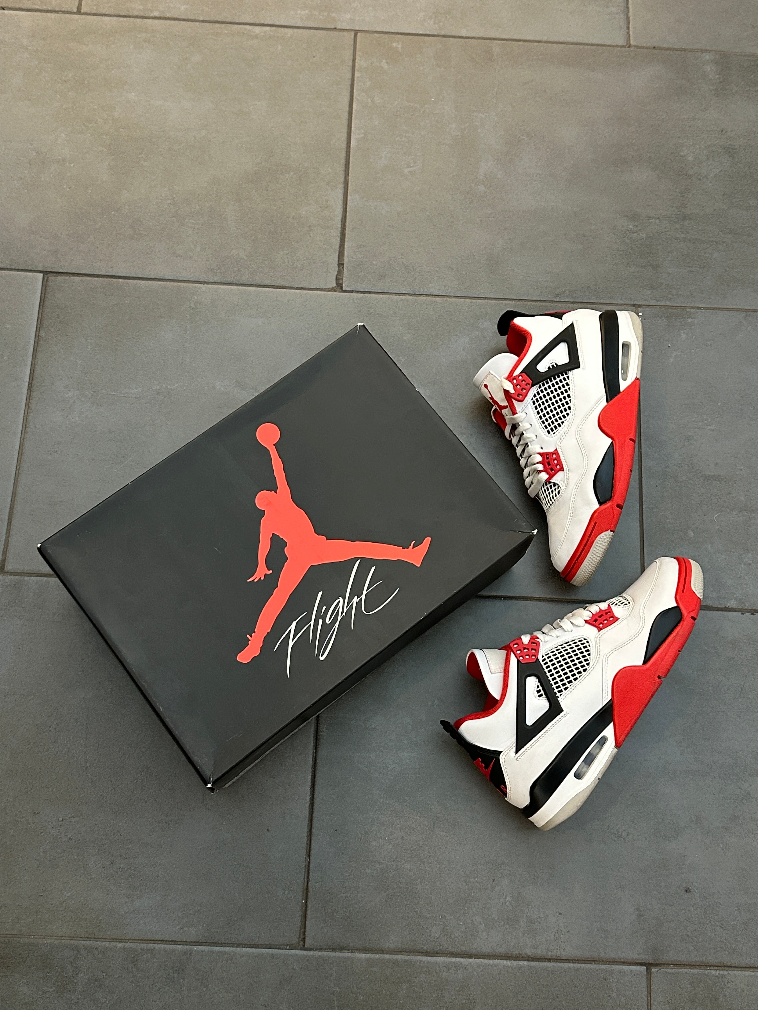 Air Jordan 4 fire red store